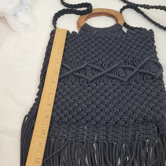 Danielle Nicole Black Macrame Crochet Boho Long Fringe Bag Strap Wood Handles - Picture 5 of 7